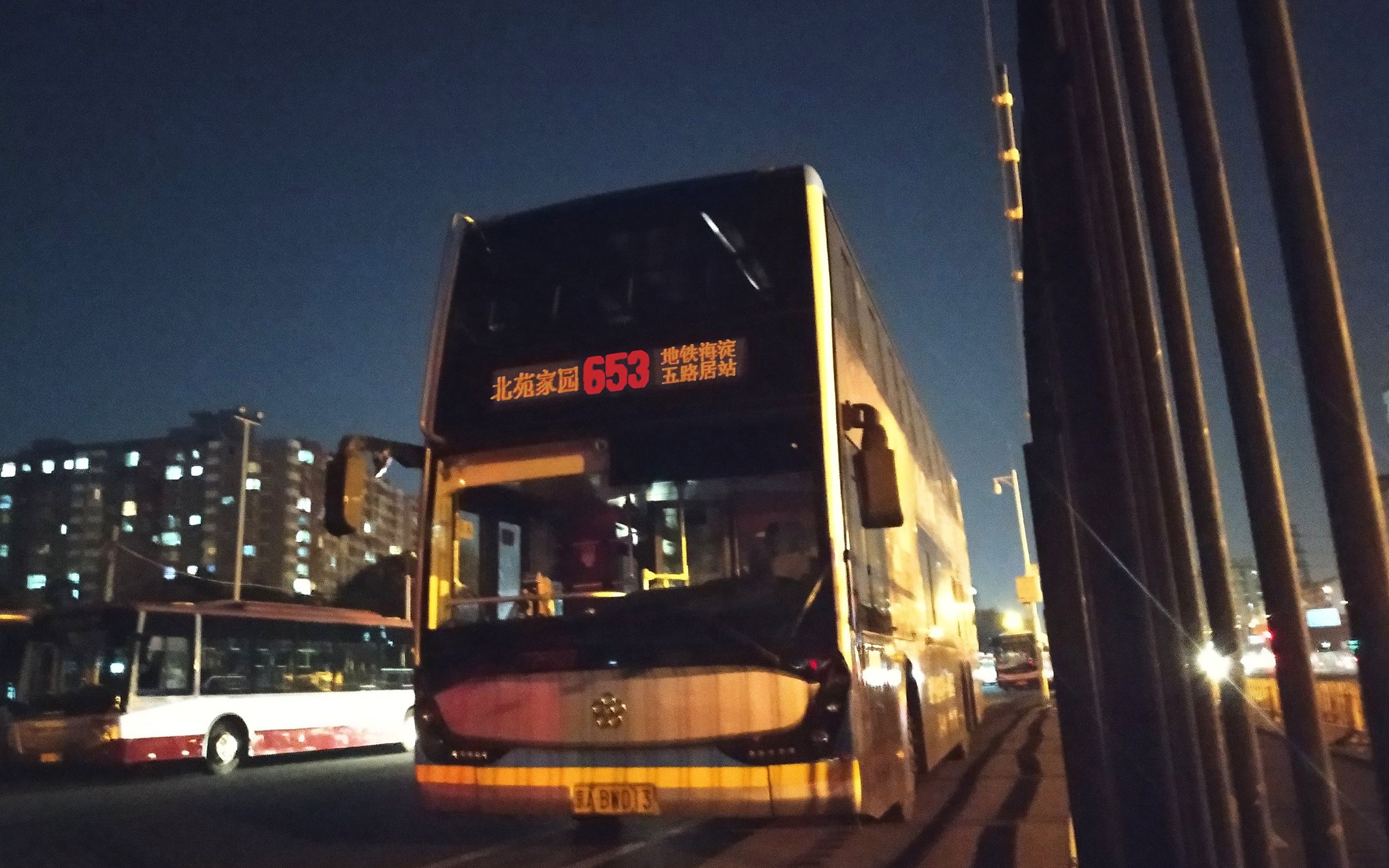 北京夜景观光公交车图片