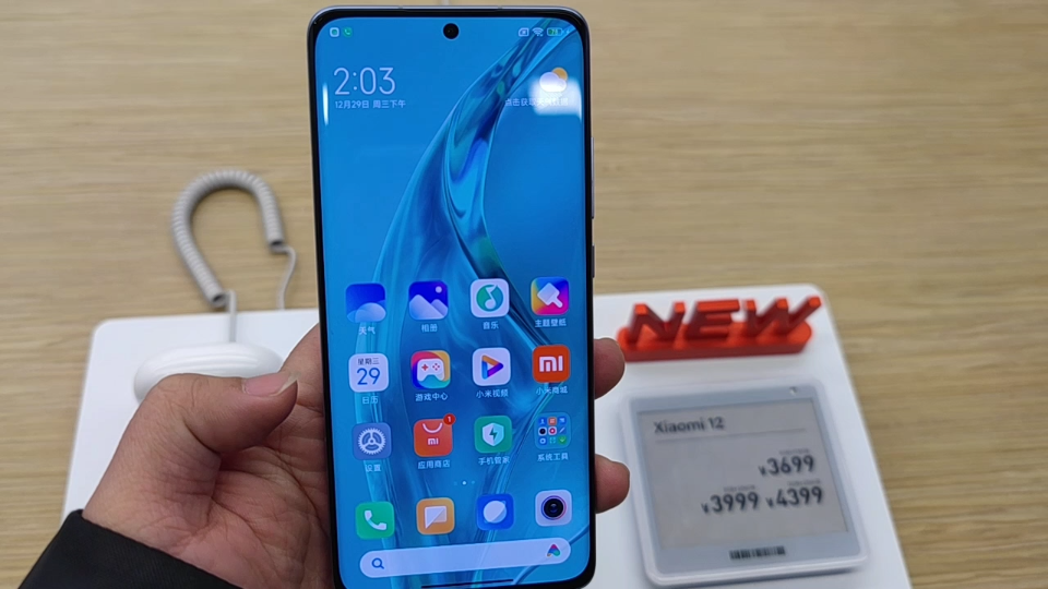 小米12真机实测小尺寸高端旗舰果然是一手轻松环握