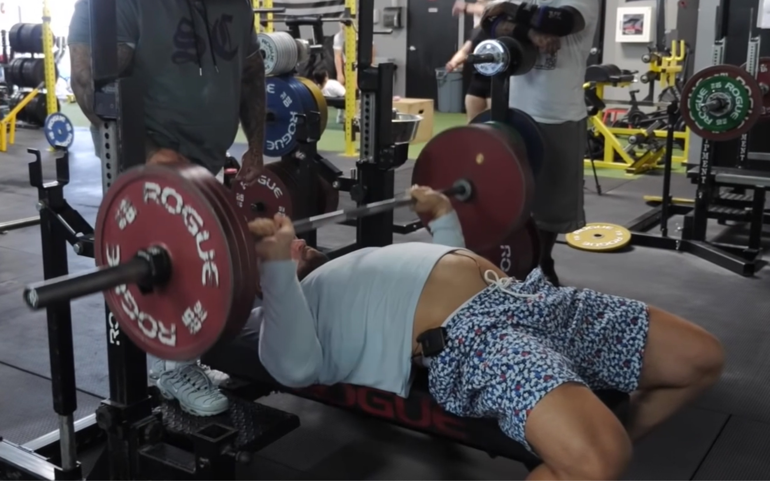 萨里切夫 窄距卧推175kg×8