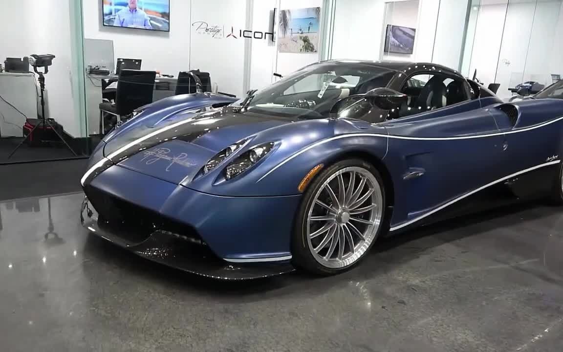 帕加尼huayra敞篷跑车在世界上最昂贵和最大的奇特汽车展厅