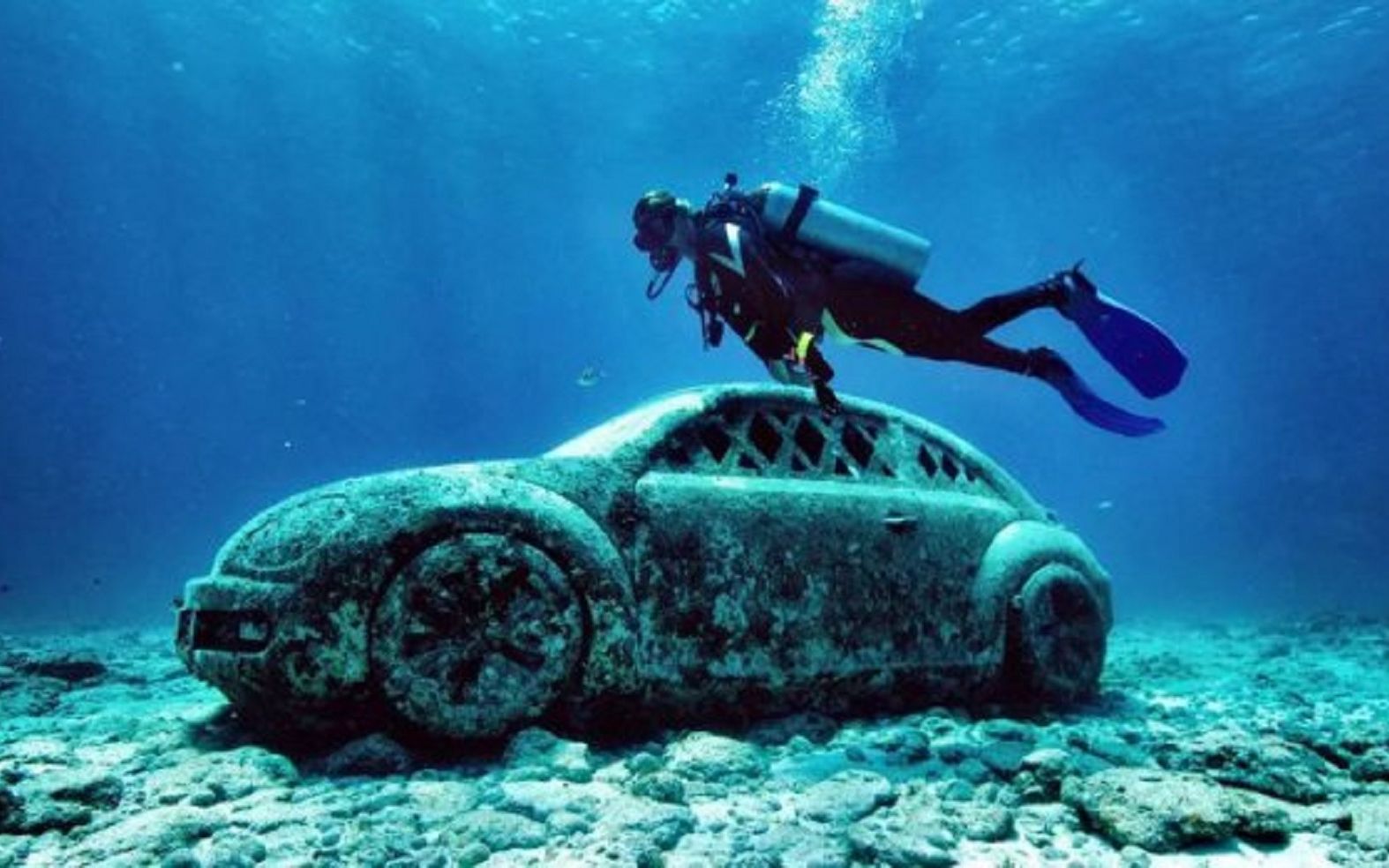 沉在海底的博物馆,每年吸引百万游客,要潜水才能看到