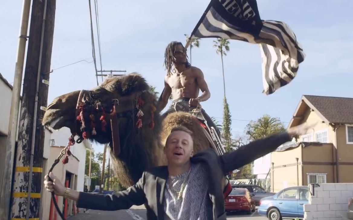 [图]【MACKLEMORE & RYAN LEWIS】CAN'T HOLD US (MV)