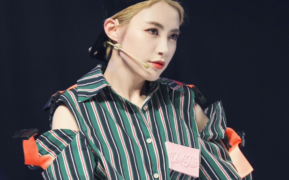 20171118snh48第三届风尚大赏7senses戴萌直拍 帅气可爱的金毛小八