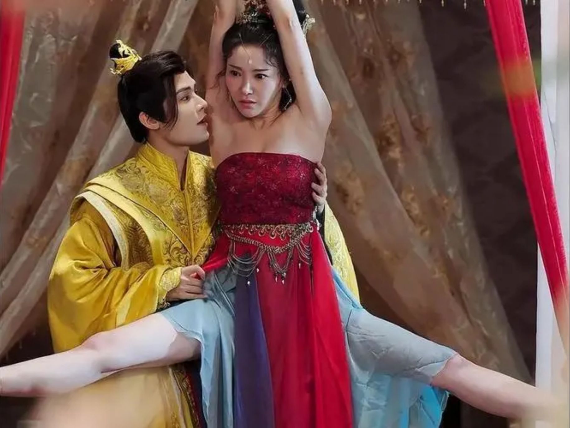 小伙穿越成太子,竟然要求皇帝退位 儿臣请父皇退位 (全集大结局完整版