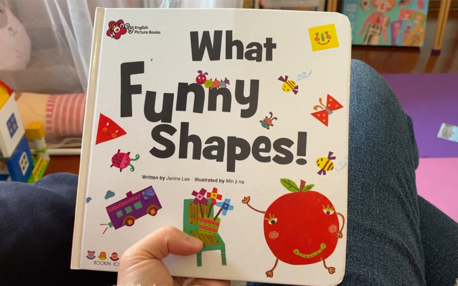 英语绘本阅读3 what funny shapes!