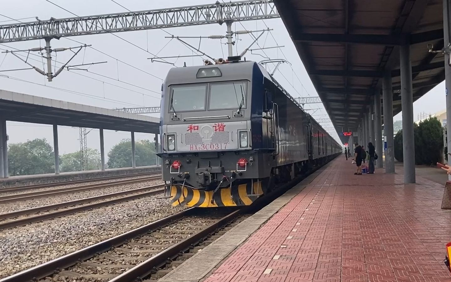 k8730 hxd3c0317进贤站1站台办理客运乘降(附车站广播)