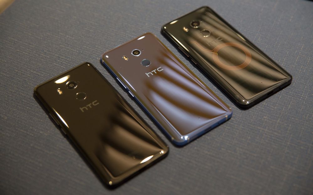 htc u11 plus现场上手:htc再次定义颜色 透明的黑竟然是绿色?