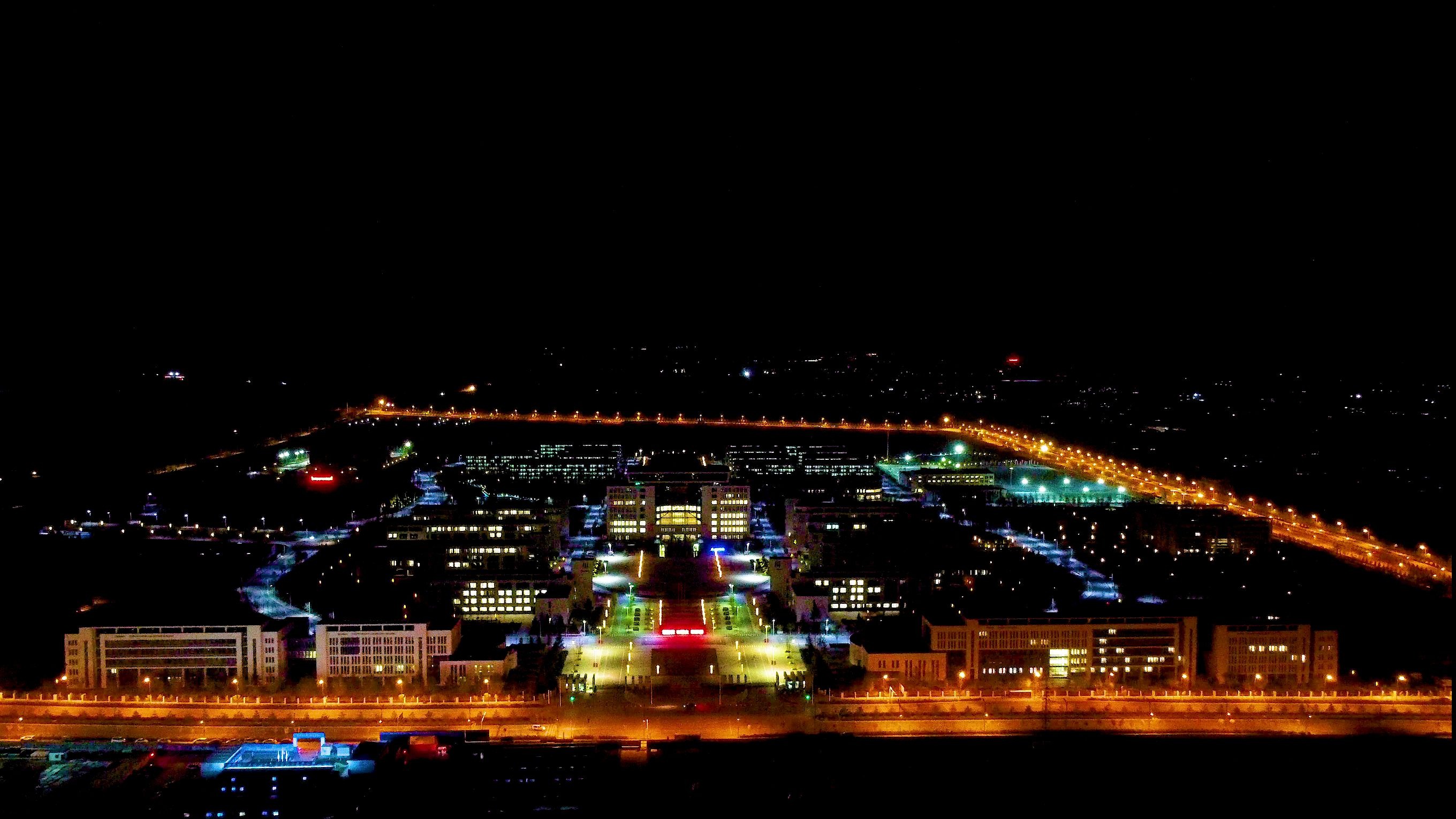 青海师范大学夜景图片