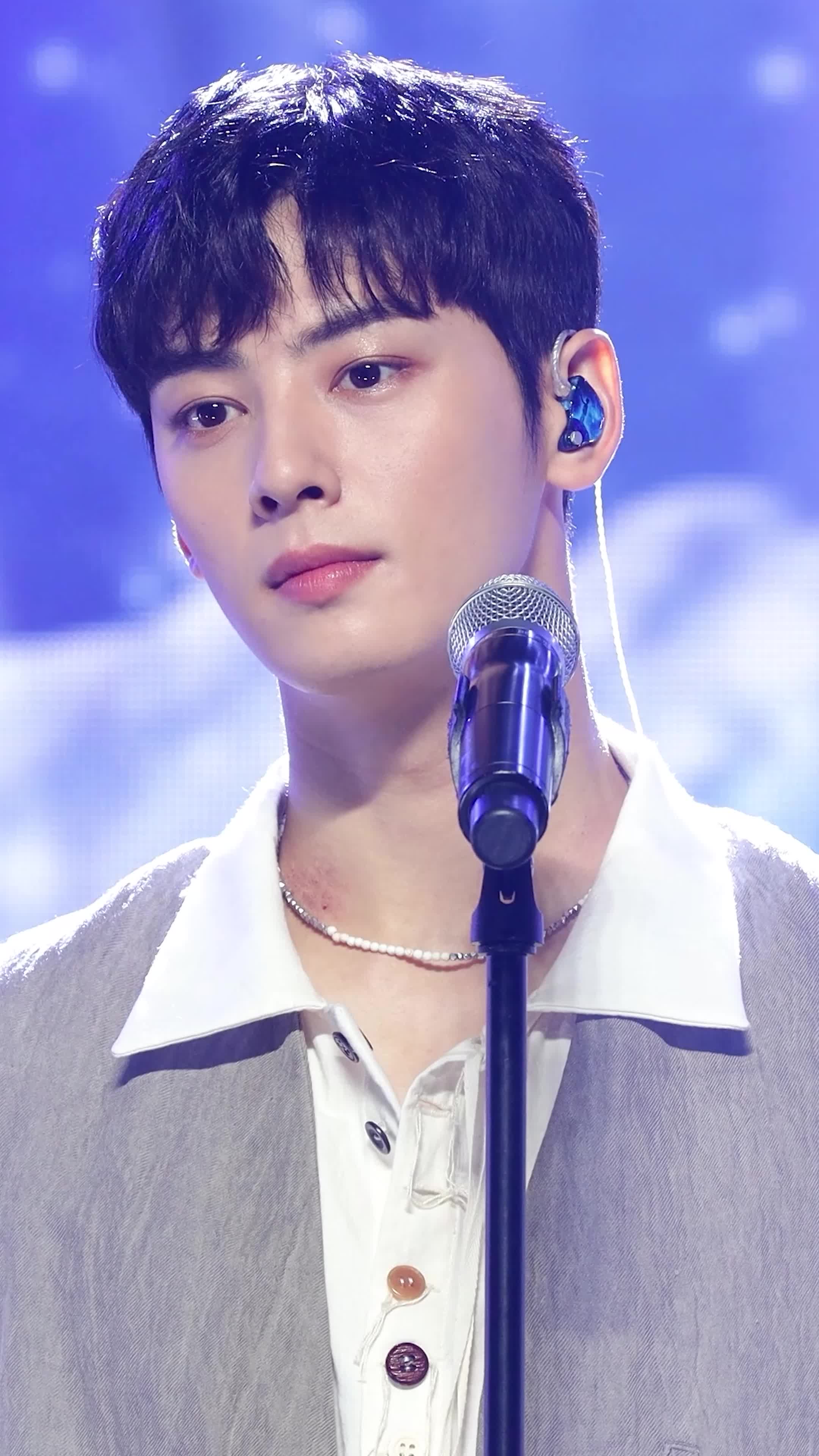 很明显,上帝给了你恩典 eunwoo @ astro_official