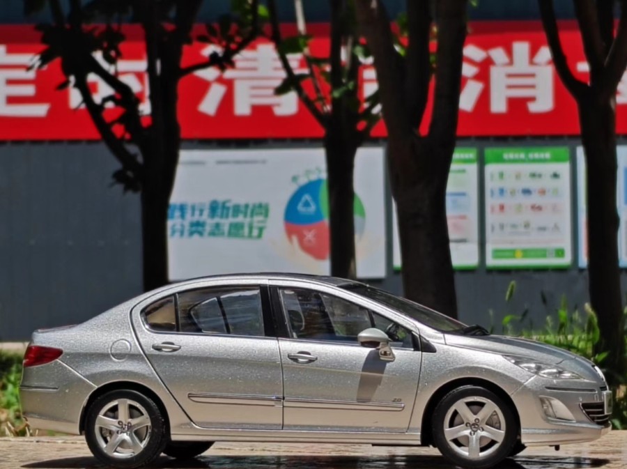 且极具价值与观赏性的经典标致汽车模型—威尔1/18东风标致一代408