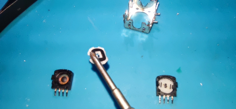 ps3手柄 中早期采用4针霍尔电位器 如果你手里有 请珍惜吧