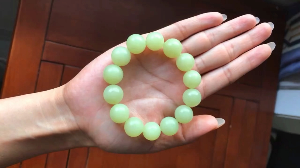 和田玉若羌黄口料圆珠手串手链,无伤无裂无棉 颜色均匀 细腻油润 肉眼