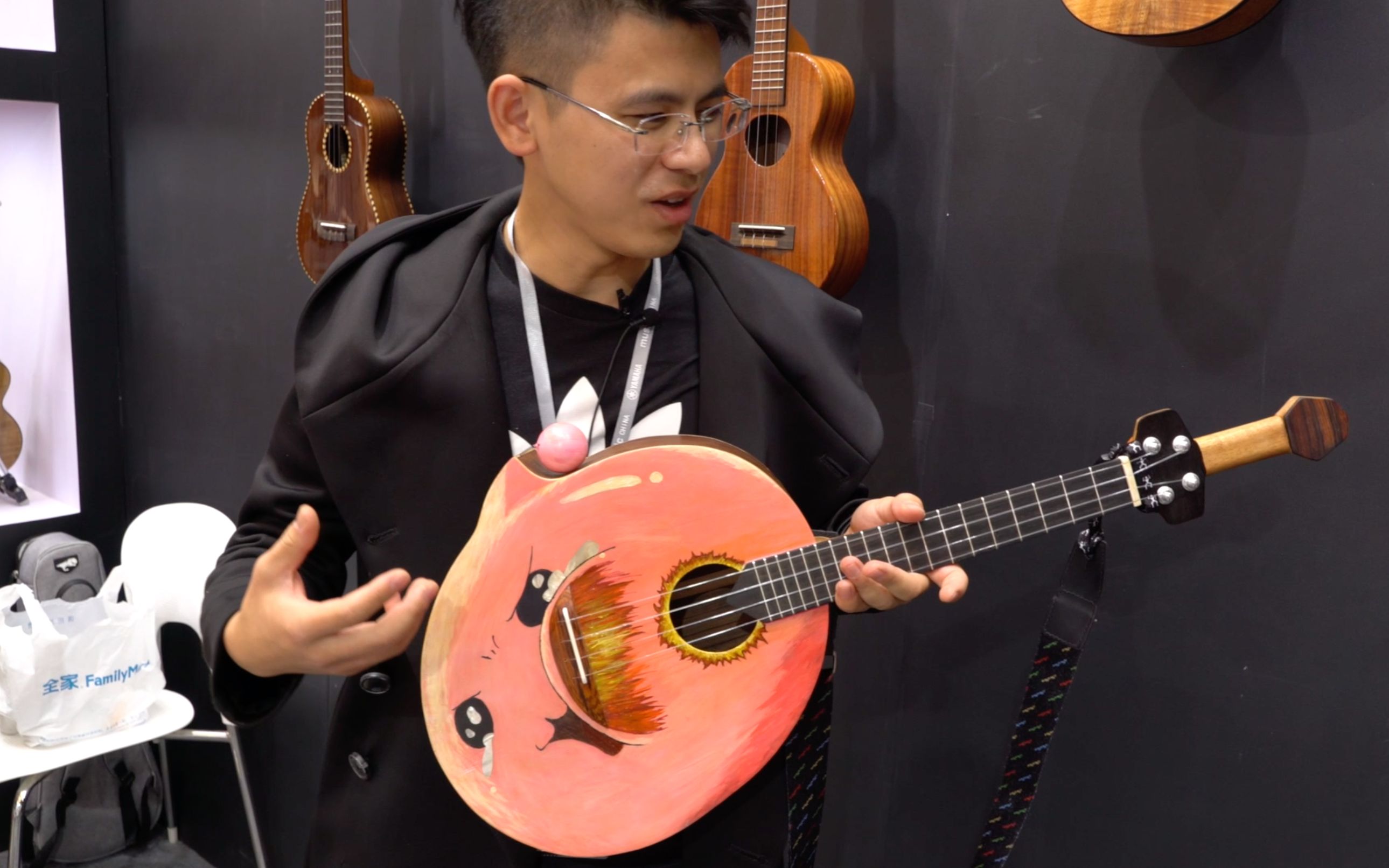 Ukulele刘宗立带你看2018上海国际乐展 各大品牌展位访谈哔哩哔哩bilibili