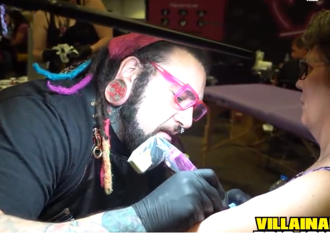 国外纹身师的日常