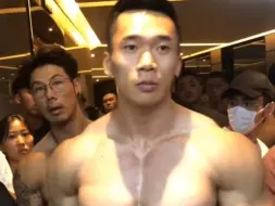 Video herunterladen: 李金波，这样的饮食吃了多久？我吃了五年…