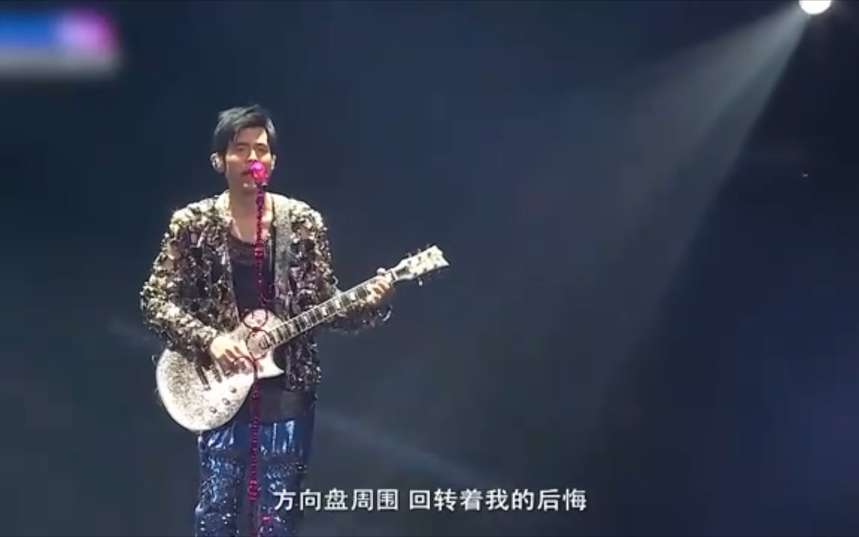 周杰伦《摩天轮》演唱会重映,周董脱衣秀腹肌帅炸哔哩哔哩bilibili