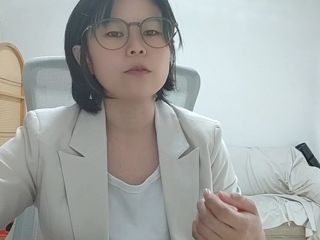 17岁男孩往火锅小便，父母赔了220万。这个案子，所有家长都该看。#上海海底捞事件 #孩子闯祸 #未成年人 #父母担责