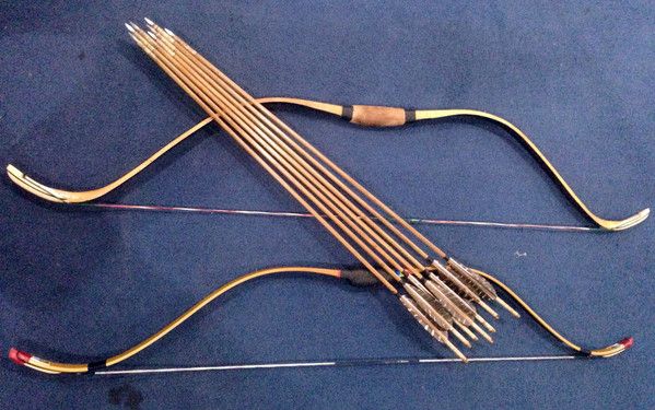 清晰的飞行轨迹美国大胡子哥射25磅的长弓shootinga25poundmaple