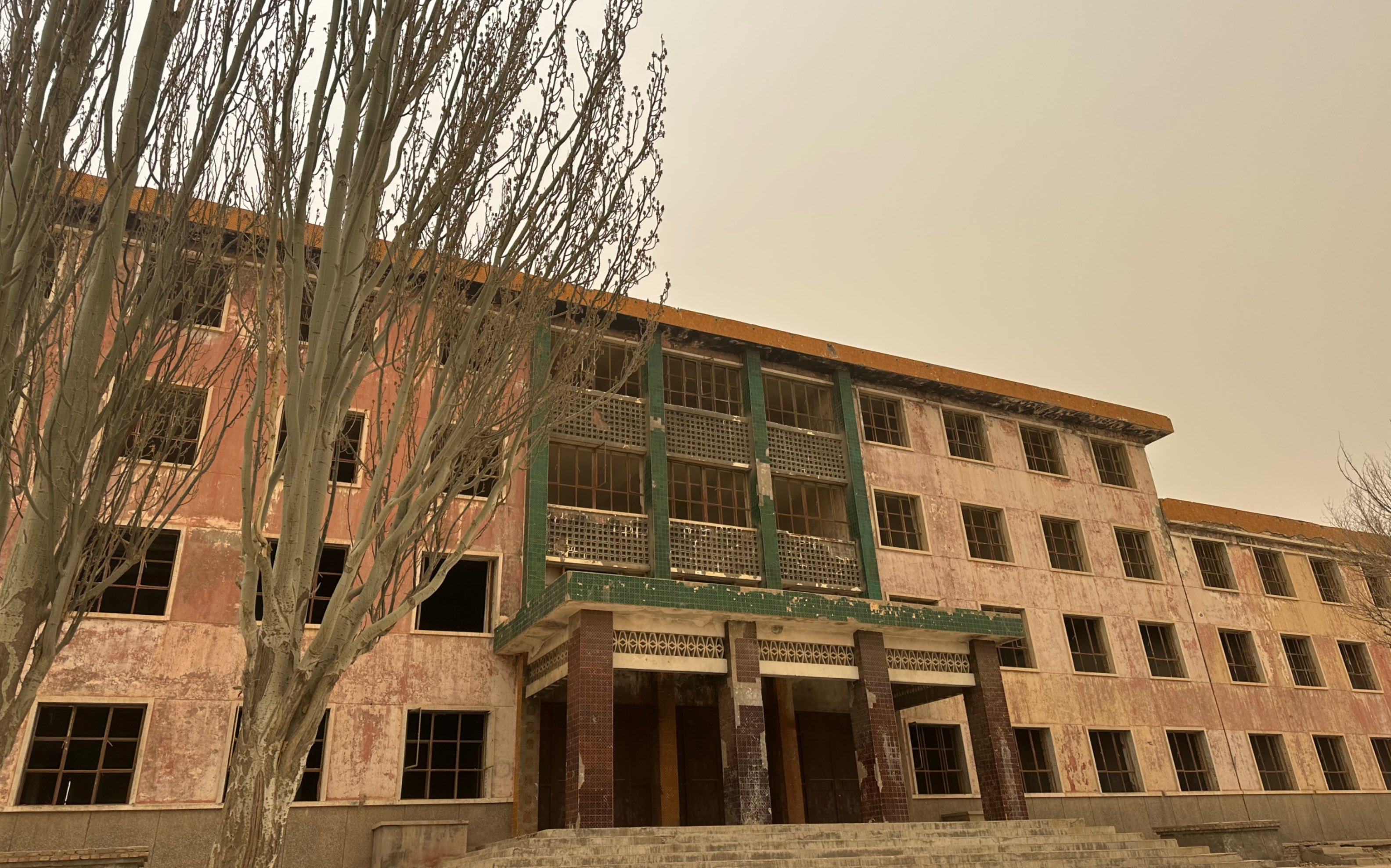 废弃学校探险参观记录