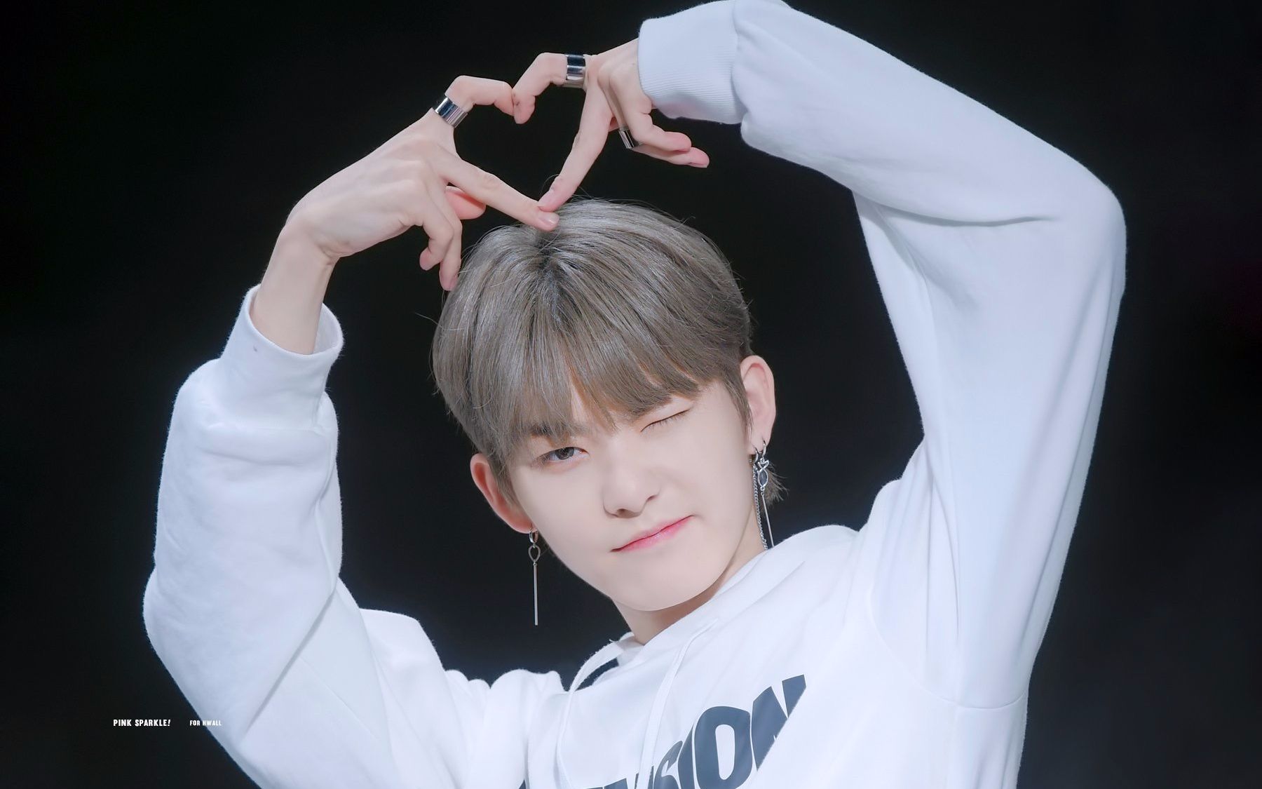 180923 theboyz fan sign event - right here (hwall focus)