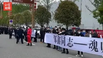 Video herunterladen: 贵州遵义蓝天救援队队长救援时遇难：多次参与重大救援任务