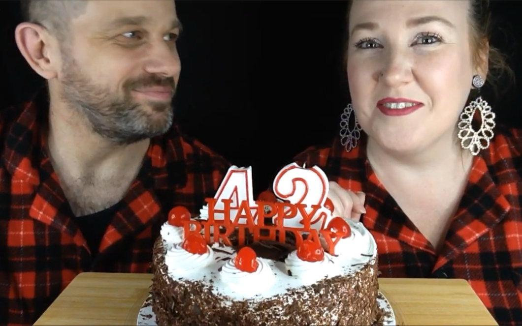 [图]Mr&Mrs Ralphies eating birthday cake