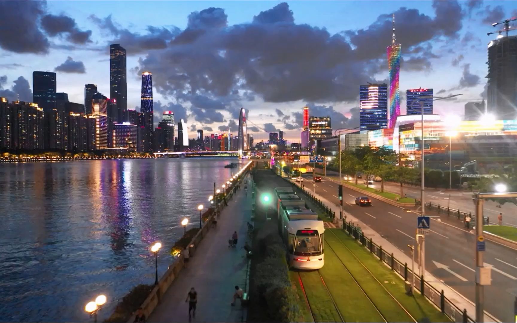 浪漫无比的亚洲第一省会,你喜欢它的傍晚夜景么