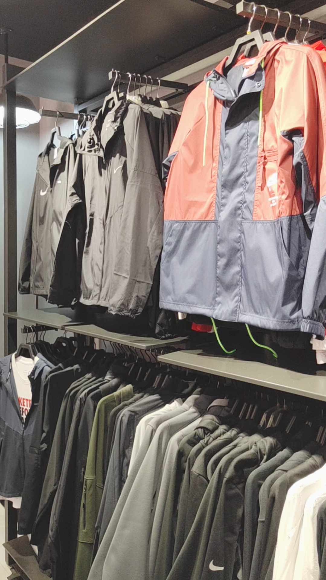 耐克实体店夏季货品展示