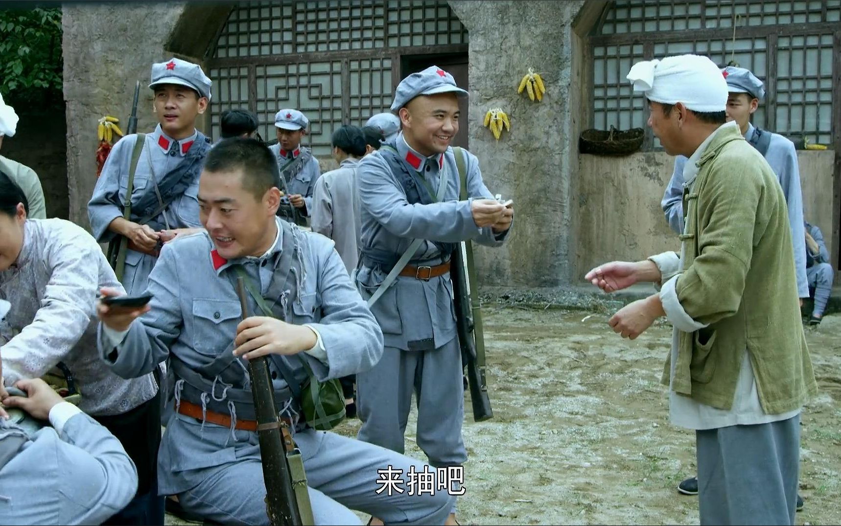 二毛驴:国军伪装骗老乡,一掏烟就露馅,乡亲们将计就计拿下他们