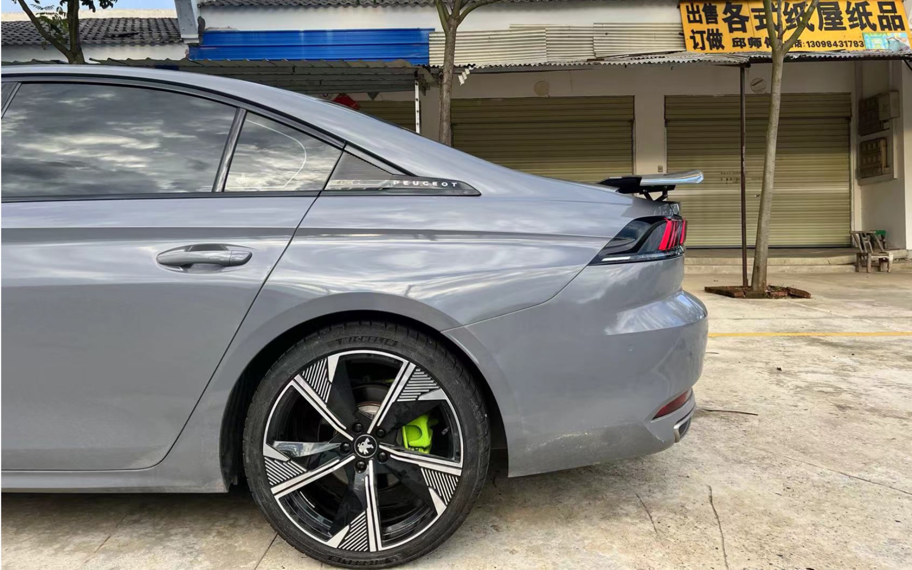 标致508l尾翼安装