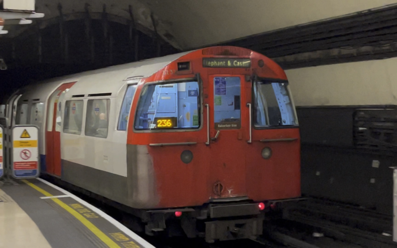 【伦敦地铁】贝克卢线 (bakerloo line) 出皮卡迪利广场(piccadilly