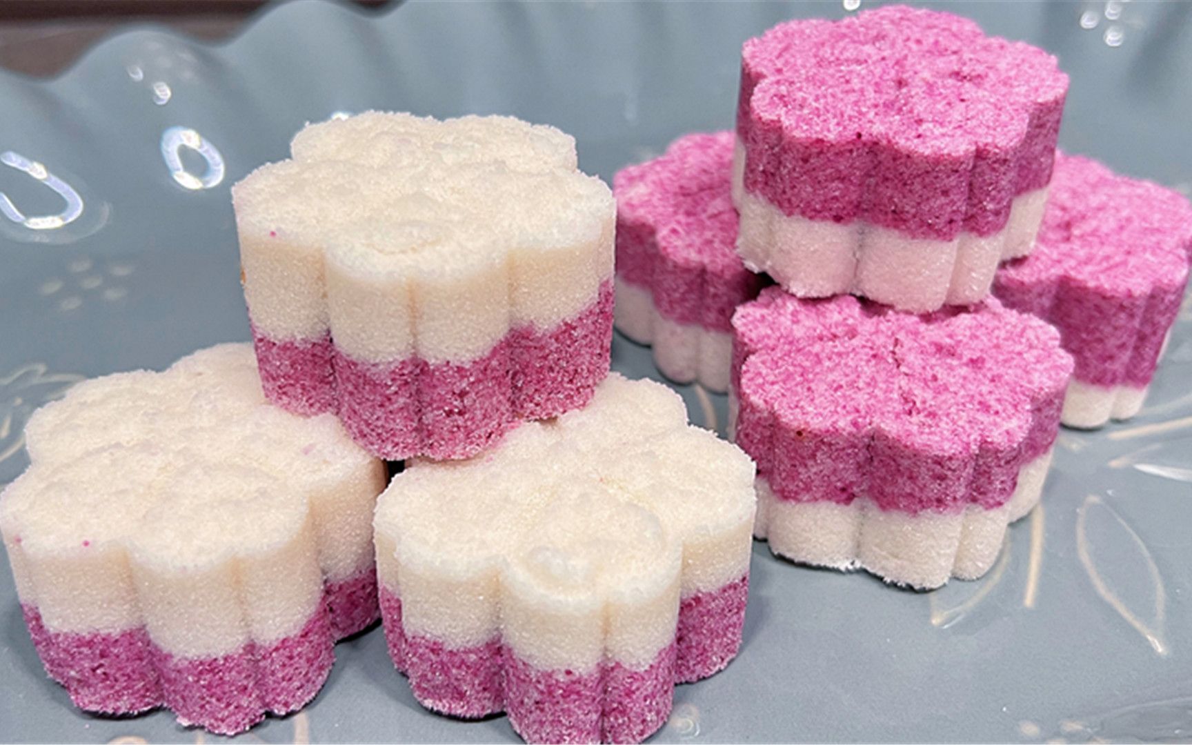 双色米糕,吃起来又松又软又劲道,吃上一口就爱了