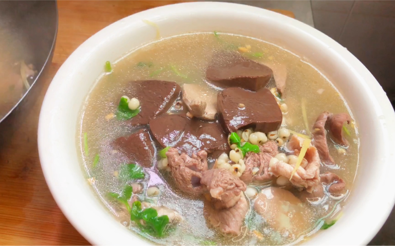 活动  潮汕人的传统早餐:猪杂薏米汤,简单又美味