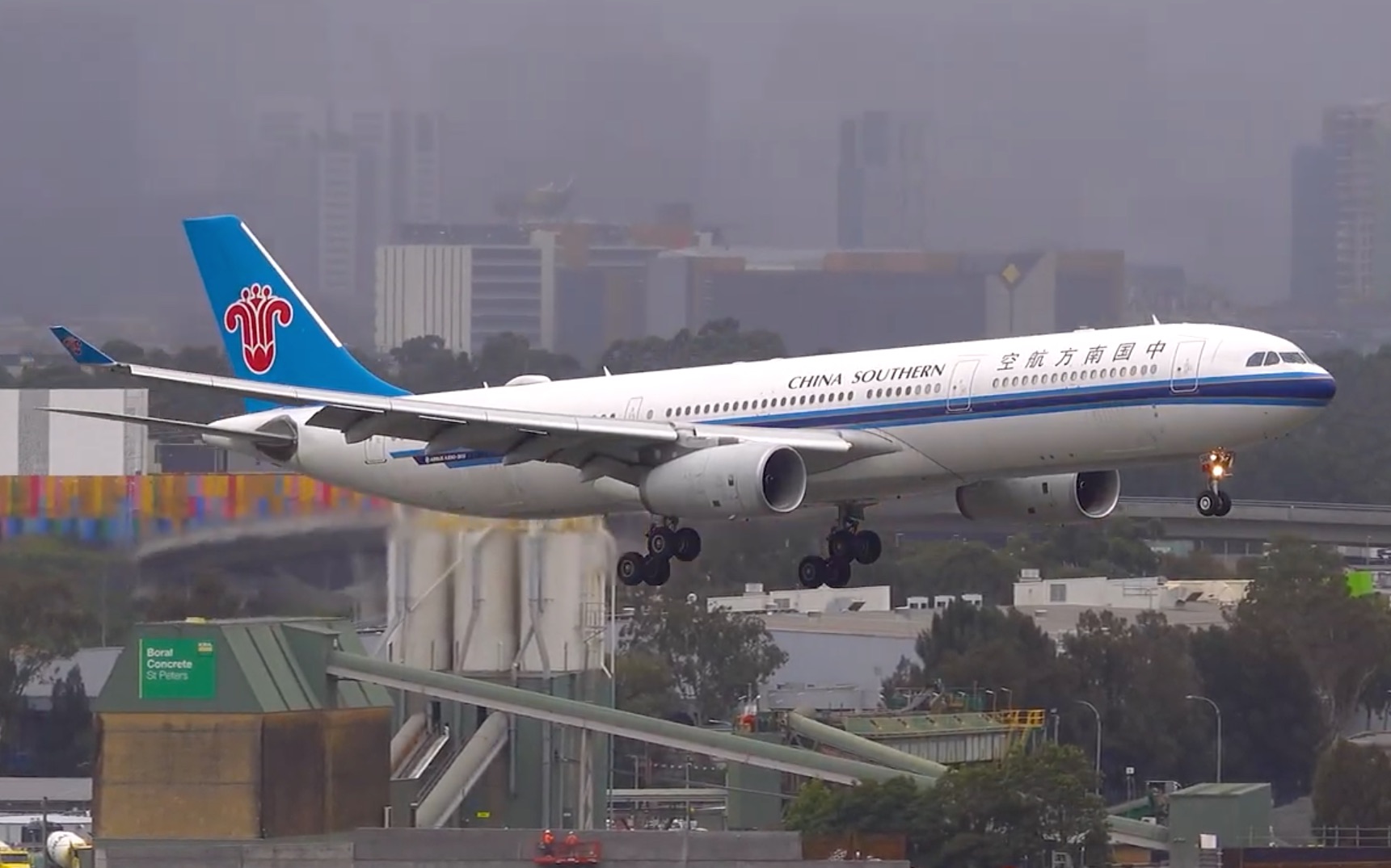 [SYD]:悉尼国际机场雨中起降合集|20 WET WEATHER LANDINGS Sydney Airport哔哩哔哩bilibili