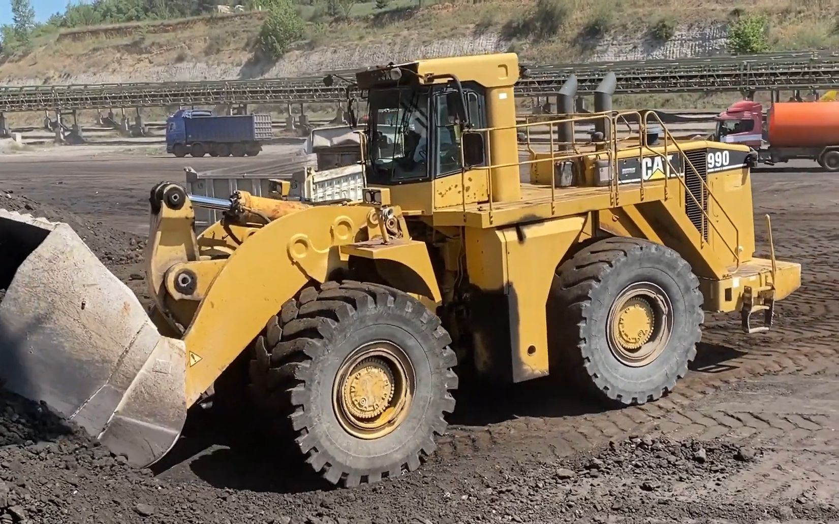 cat 990装载机施工装车