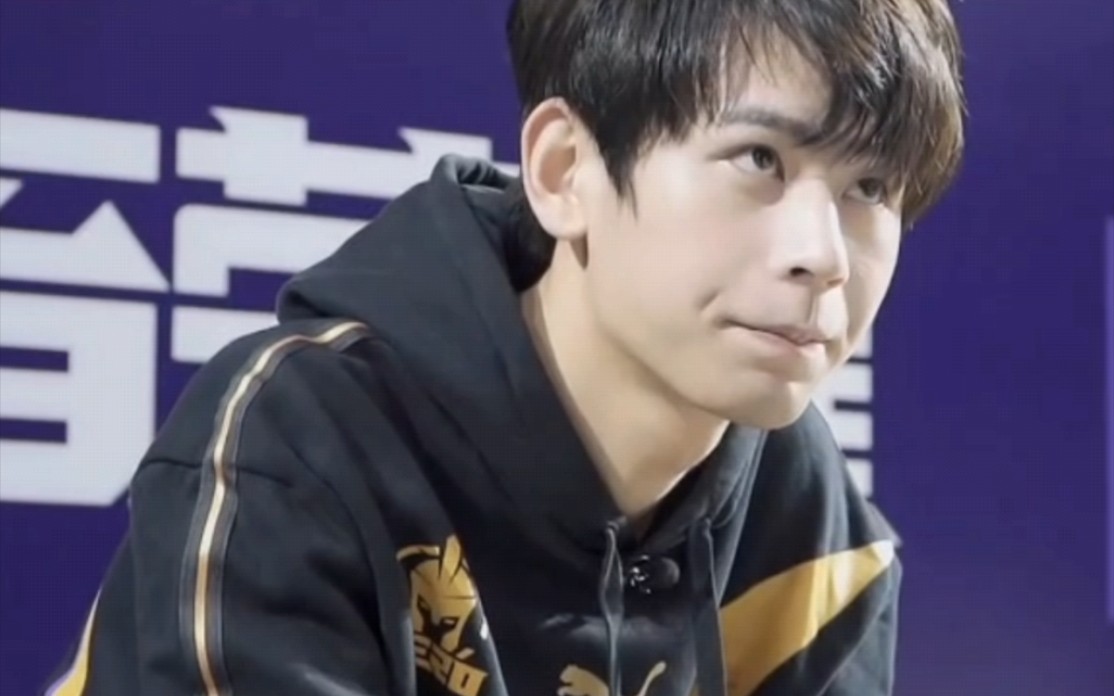 杨七七抿抿嘴就会出现的小梨涡 想迷倒我是吧