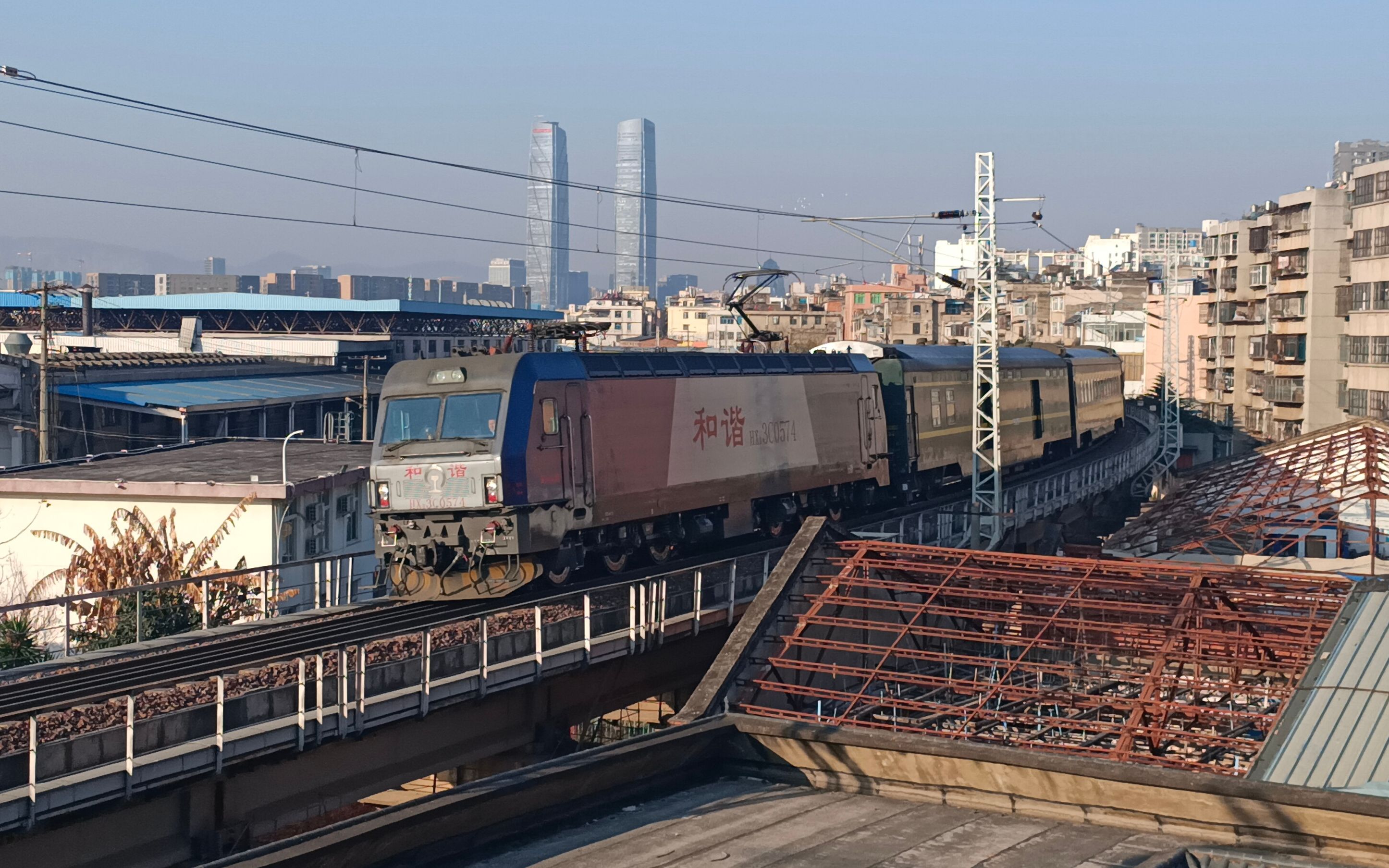 【昆局的迷之操作!3c拉25t担当临客】昆局昆段hxd3c-0574牵引k6112次