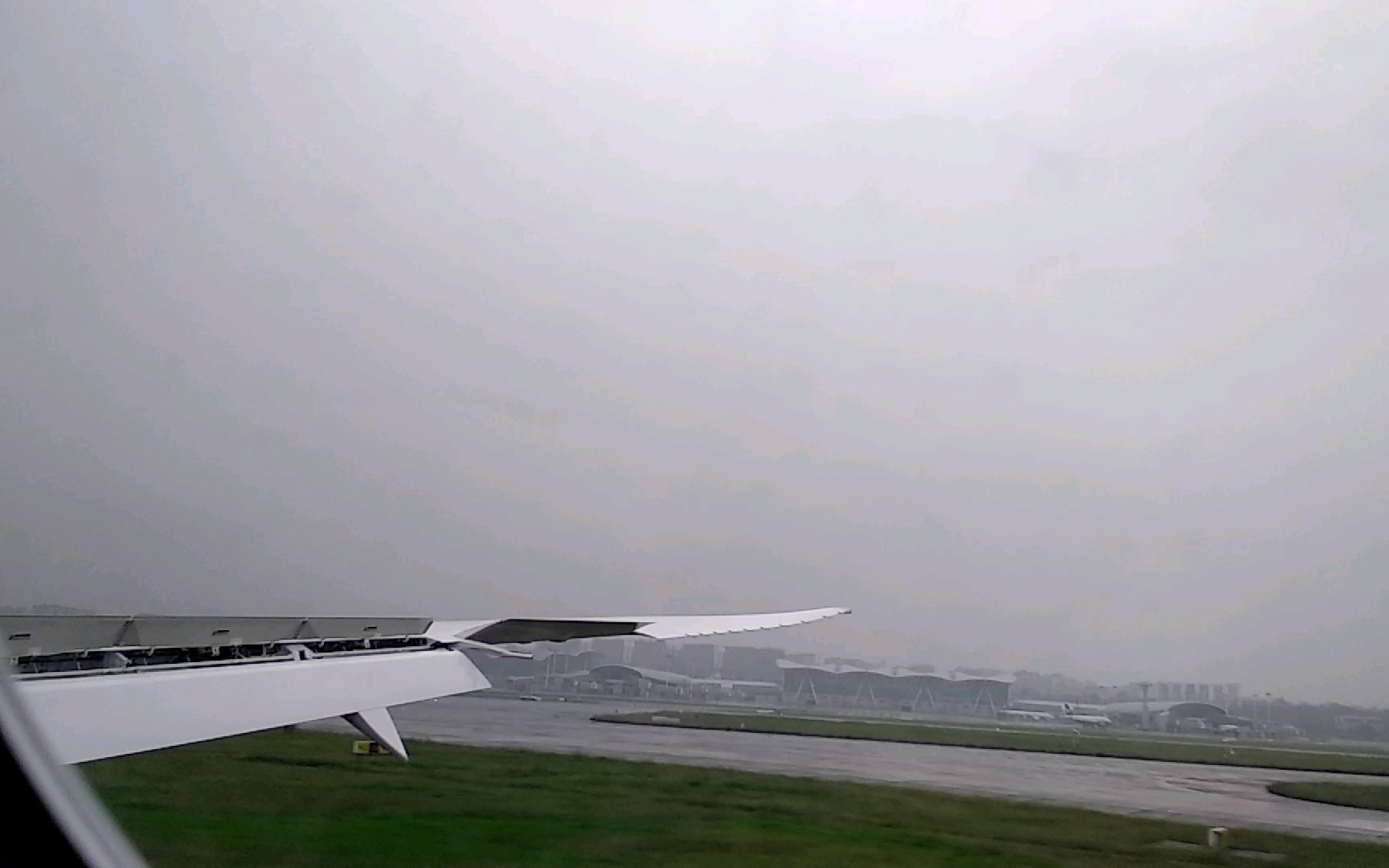 【上海航空】波音B7879雨雾天气降落重庆江北国际机场哔哩哔哩bilibili