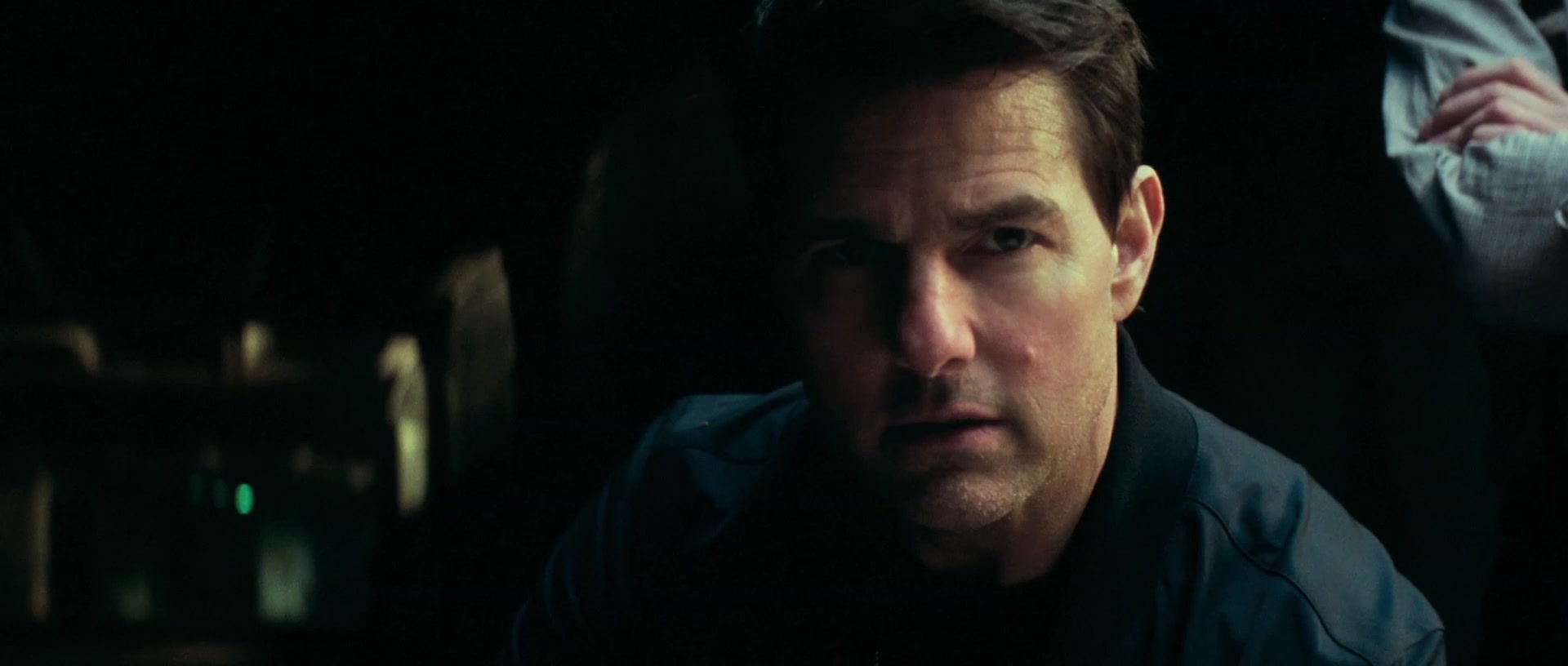 [图]Tom Cruise - A Watchful Guardian