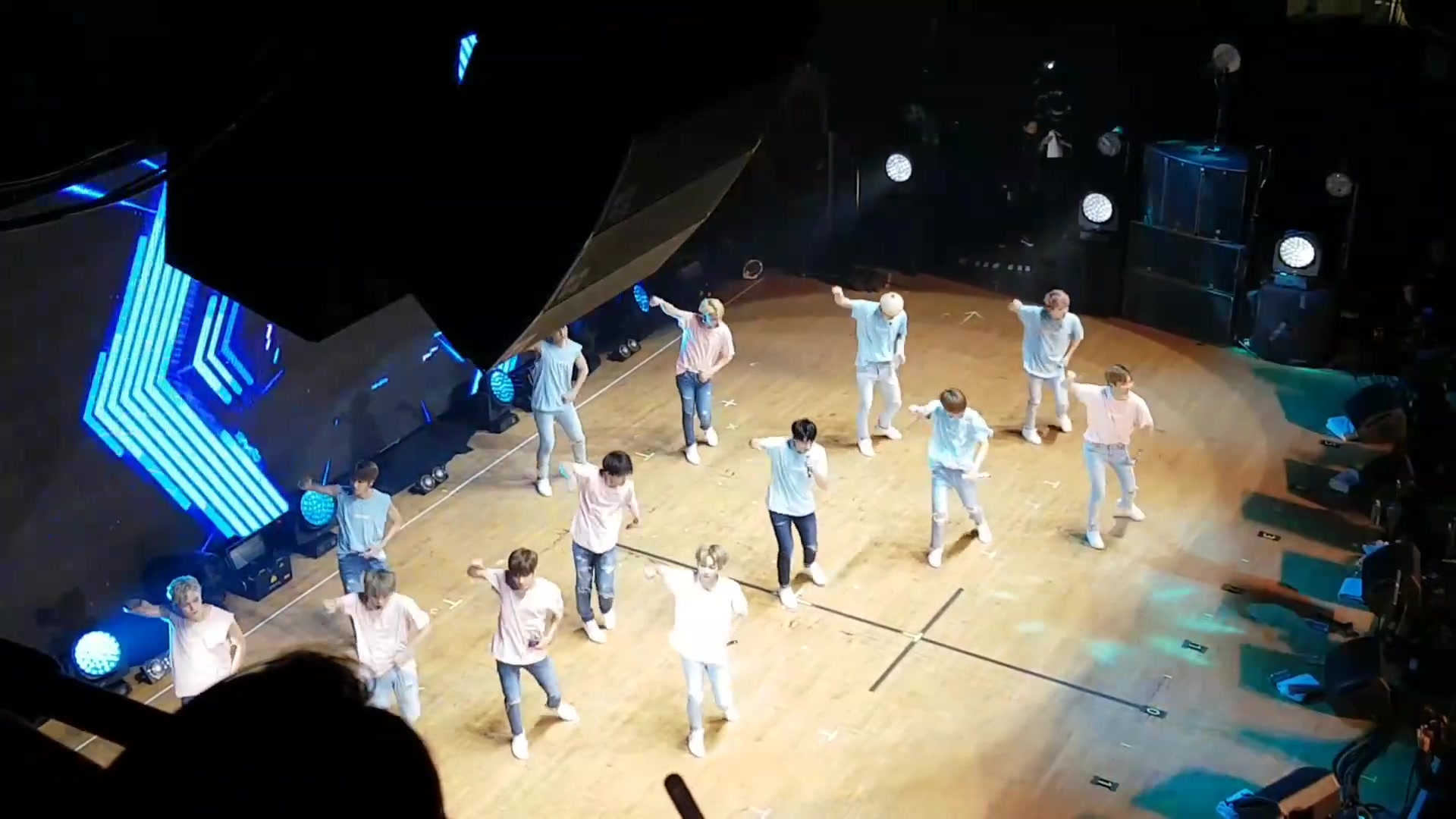 【seventeen】头顶视角看小十七的舞台,品品这个队形走位 170825