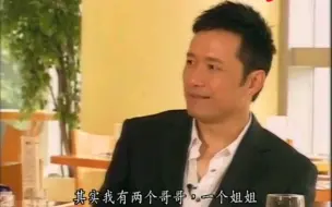 Video herunterladen: 关于为什为苗侨伟叫三哥这件事