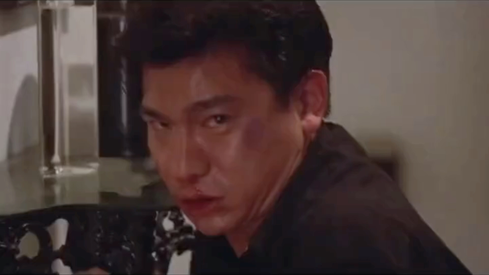 华仔早年猛片电影《狱中龙》