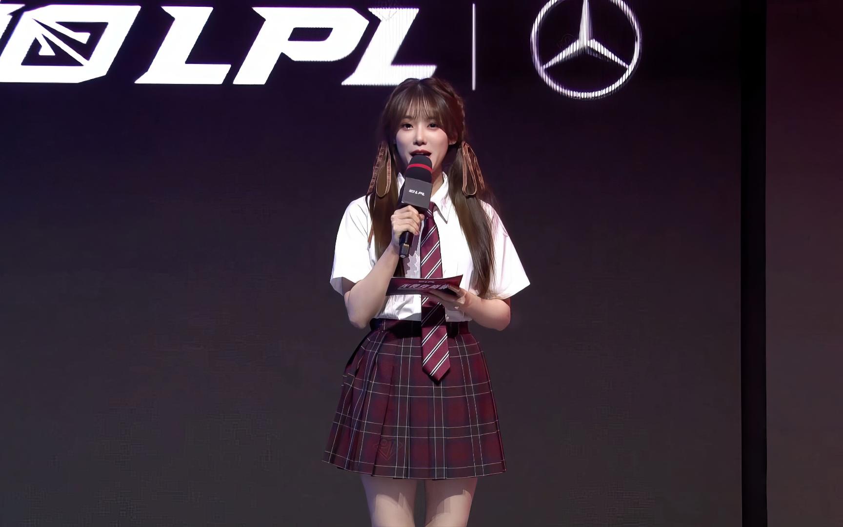 lpl每日必看:小钰沙华jk制服