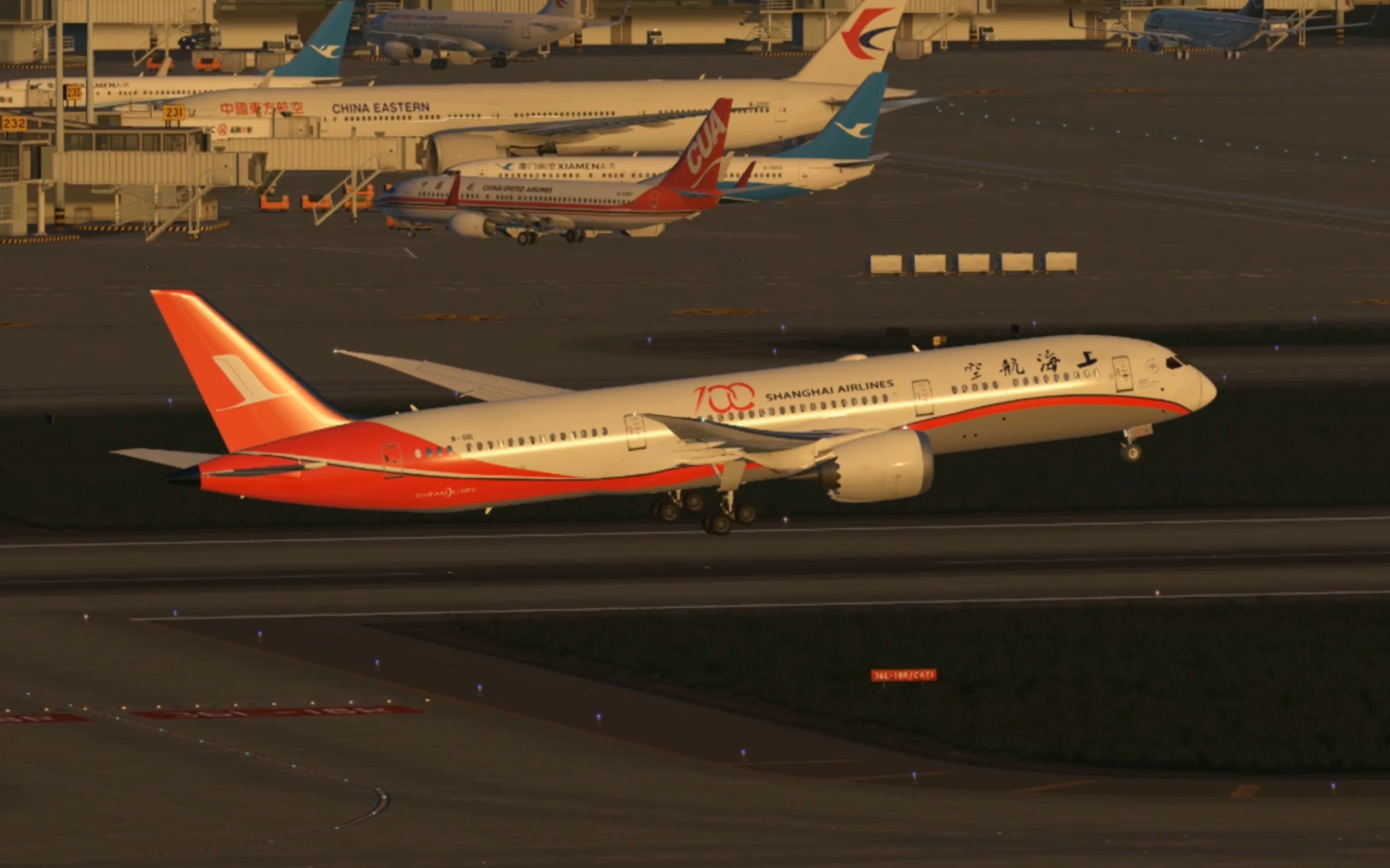 旭日东升 上海航空787-9上海虹桥国际机场起飞