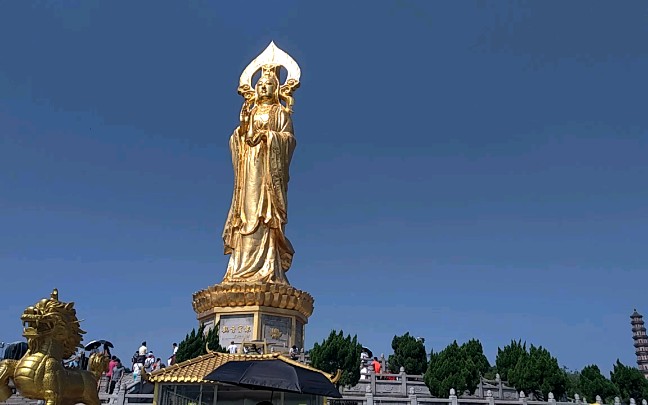 广州番禺莲花山上的观音