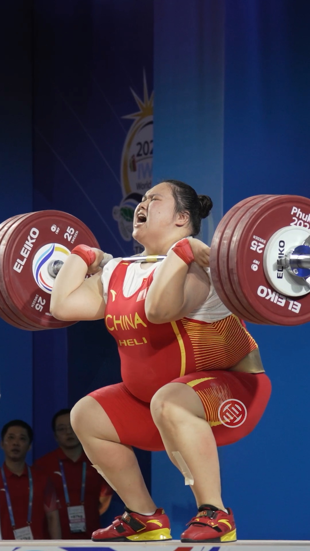 李雯雯180kg挺举,单项成绩领先第二名14公斤,总成绩领先29公斤