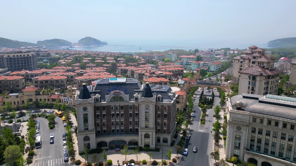 航拍大连小平岛中心广场,好像国外