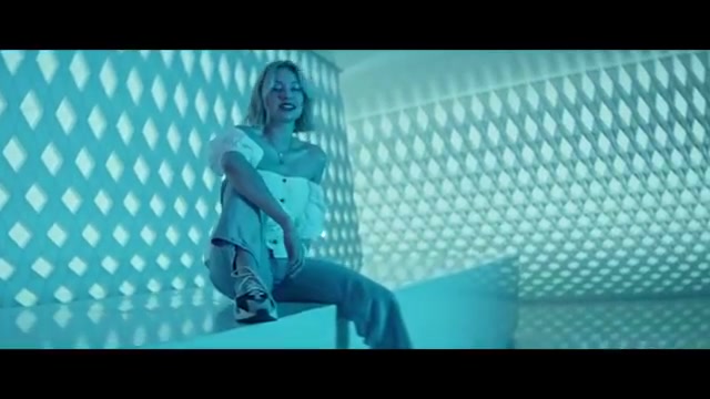 [图]Frank Walker, Astrid S - Only When It Rains 官方MV