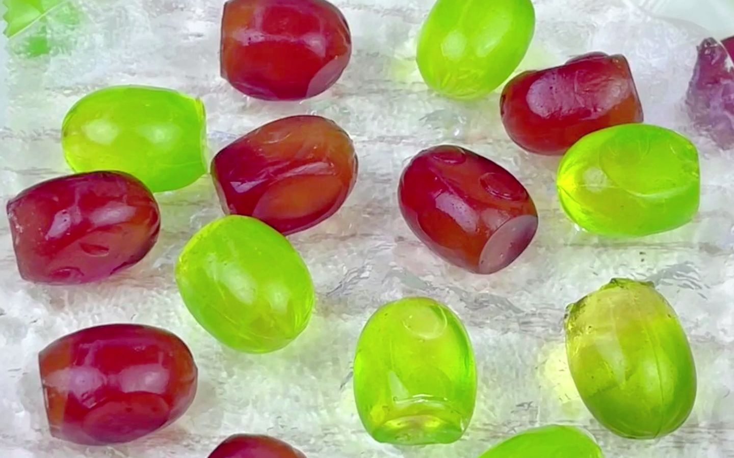 听说宝子们想看我安排这款能剥皮的葡萄软糖~还有两种口味的哦!