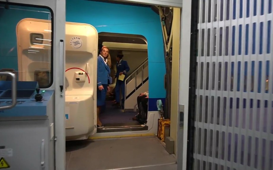 youtube荷兰皇家航空波音747400combi下层商务舱飞行报告阿姆斯特丹